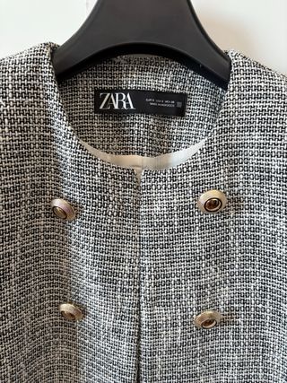 Americana Zara gris y blanca