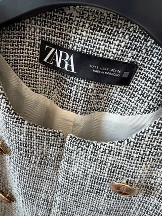 Americana Zara gris y blanca