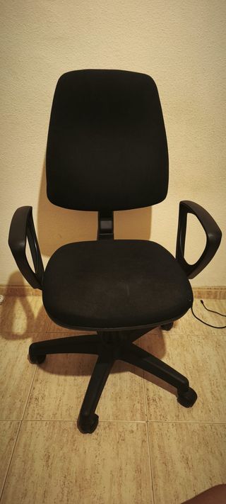 Silla de oficina negra