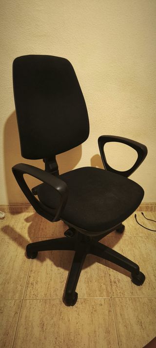Silla de oficina negra