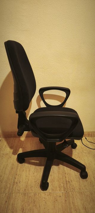 Silla de oficina negra