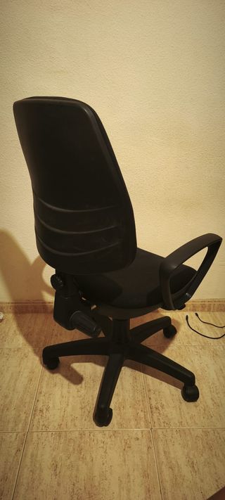 Silla de oficina negra