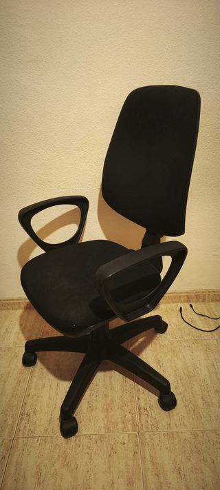 Silla de oficina negra