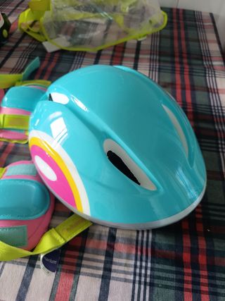 Patines infantiles con protecciones y casco