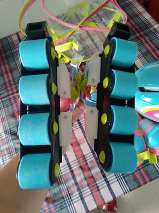 Patines infantiles con protecciones y casco