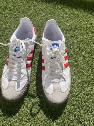 Zapatillas Adidas Blancas y Rojas