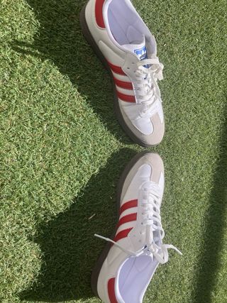 Zapatillas Adidas Blancas y Rojas