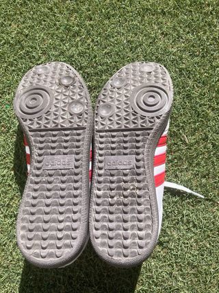 Zapatillas Adidas Blancas y Rojas