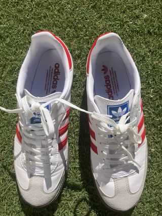 Zapatillas Adidas Blancas y Rojas