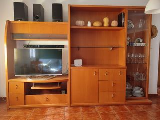 Mueble comedor acristalado y mesa con 4 sillas