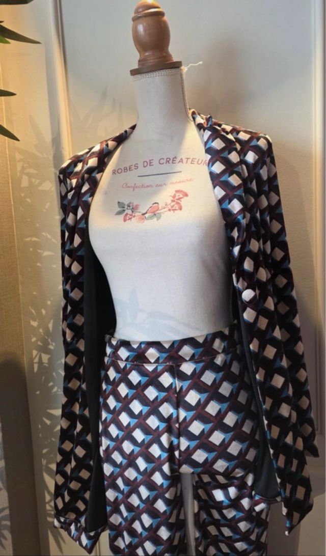 Traje estampado años 70 sfera