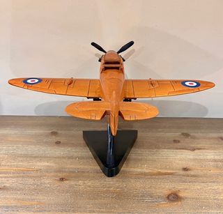 Maqueta en madera avión Spitfire RAF sobre soporte