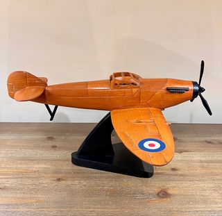 Maqueta en madera avión Spitfire RAF sobre soporte