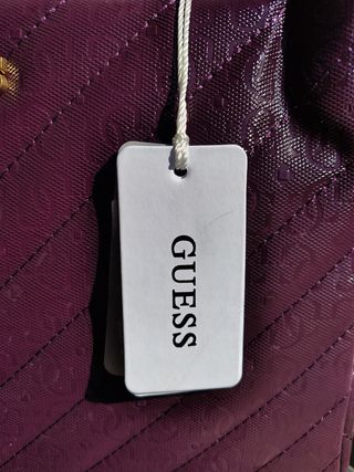 Bolso Guess Morado con Logo Dorado