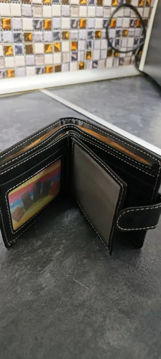 Cartera Hombre Kemano Negra y Dorada