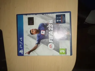 PS4 con  mando, juegos y cargador inalam.y 2 casco