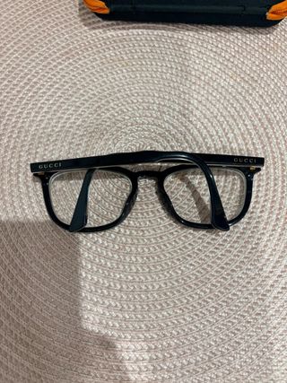 Gafas Gucci Montura Negra y Dorada