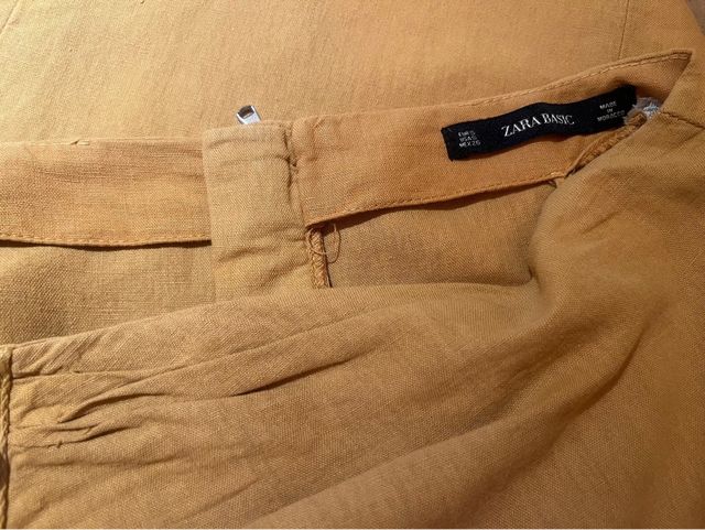 Falda midi cruzada mostaza con botones