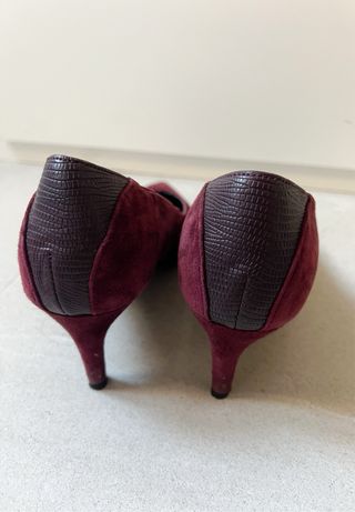 Zapatos tacón piel burdeos