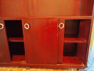 Armarios de madera marrones