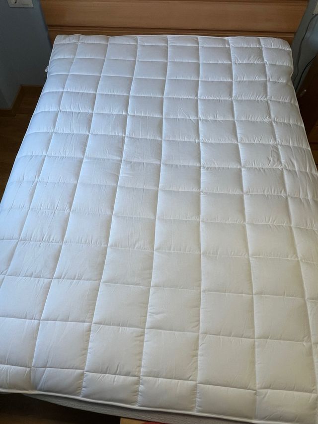 Protector de colchón de microfibra blanco