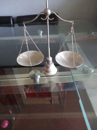 Balanza de precisión antigua