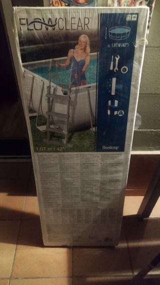 Escalera Piscina Bestway 107cm Gris