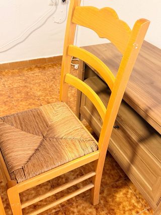 Mesa de cocina y 2 sillas madera