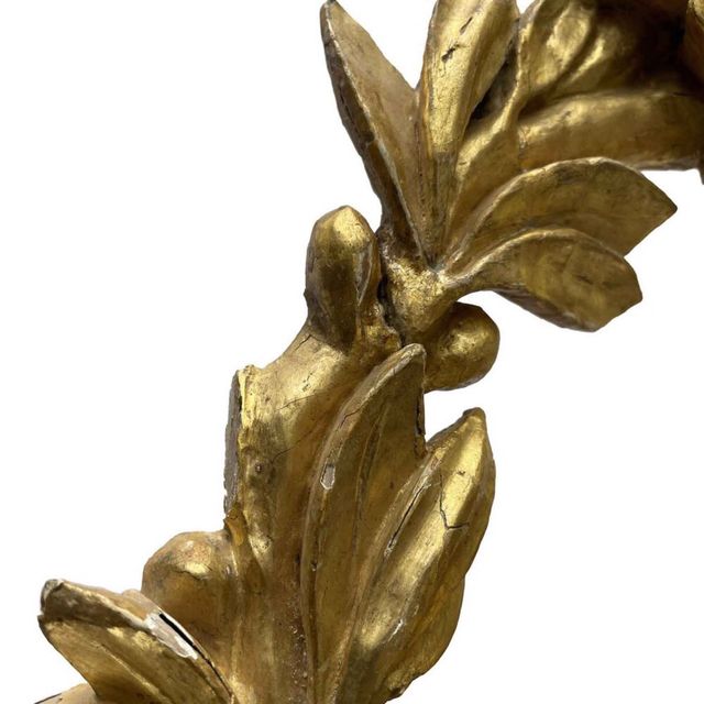 Espejo antiguo dorado con querubín