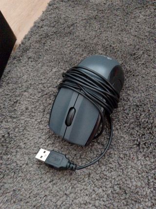  Portátil Negro con Ratón y cargador  y la caja