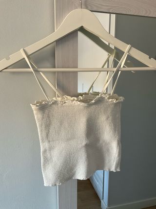 Top blanco elástico con tirantes