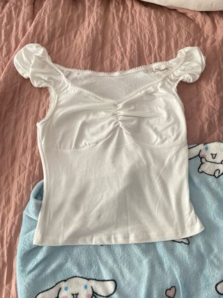 Top blanco estilo coquette