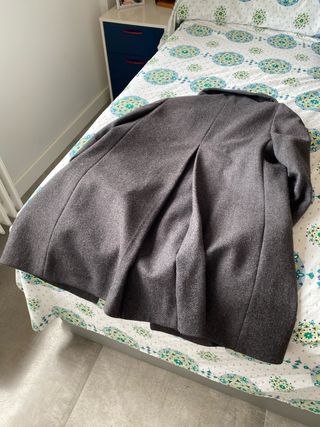 Abrigo de lana gris