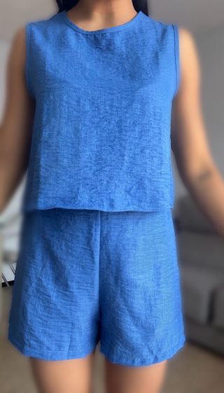 Conjunto de top y shorts azul eléctrico, tipo lino