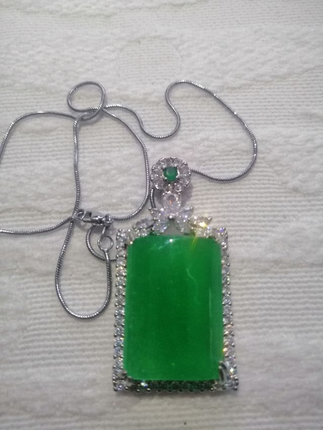 Pendente calcedonio di Myanmar