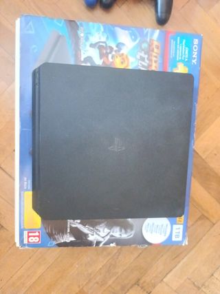 Lote 4 Juegos PS4: FIFA 18, FIFA 19, Uncharted 4, 