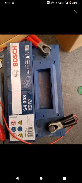 Batería Bosch S4 008 680A 74Ah 12V ESTA ROTA