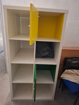 2 moduli di scaffali tipo armadio Ikea. 