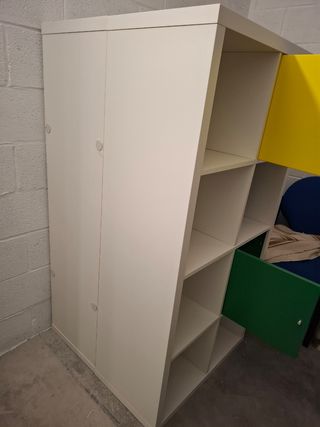 2 moduli di scaffali tipo armadio Ikea. 