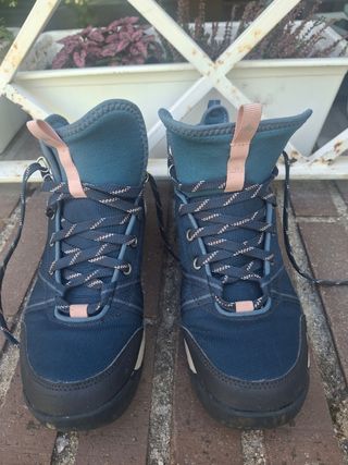 Botas montaña Quechua unisex azul y rosa