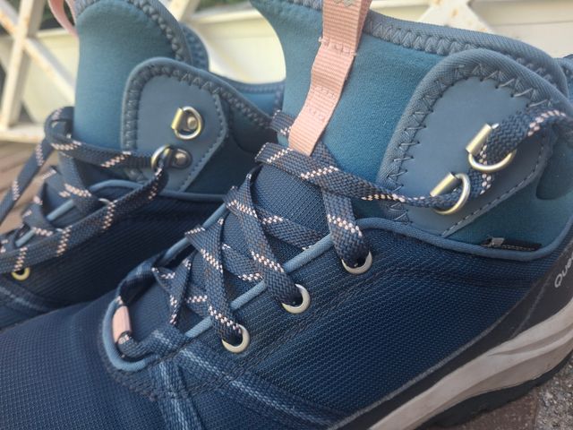 Botas montaña Quechua unisex azul y rosa