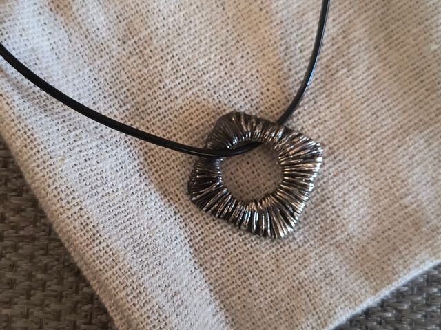 Ciondolo geometrico + cordino regolabile, nuovo