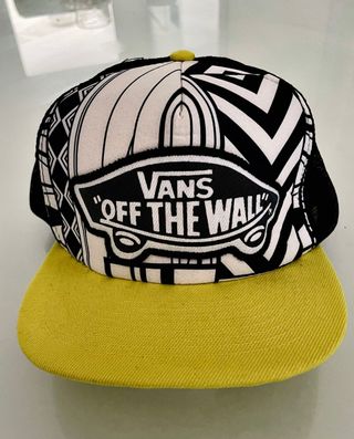 Gorra Vans Off The Wall Negra y Amarilla