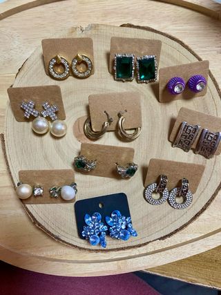 Lote de pendientes cortos variados
