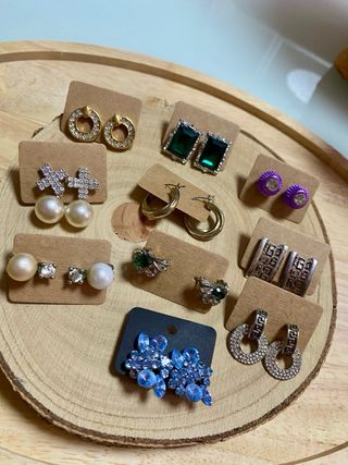 Lote de pendientes cortos variados