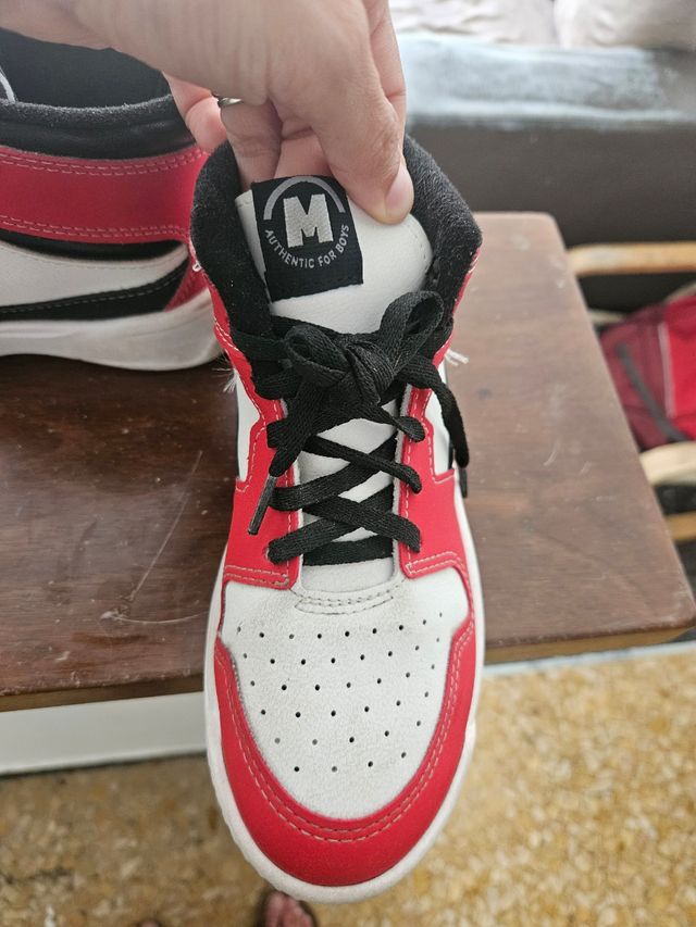 Scarpe sportive simil Jordan n. 33