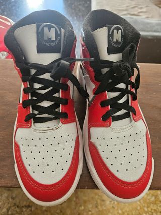 Scarpe sportive simil Jordan n. 33