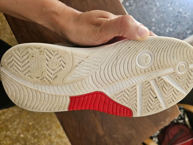 Scarpe sportive simil Jordan n. 33