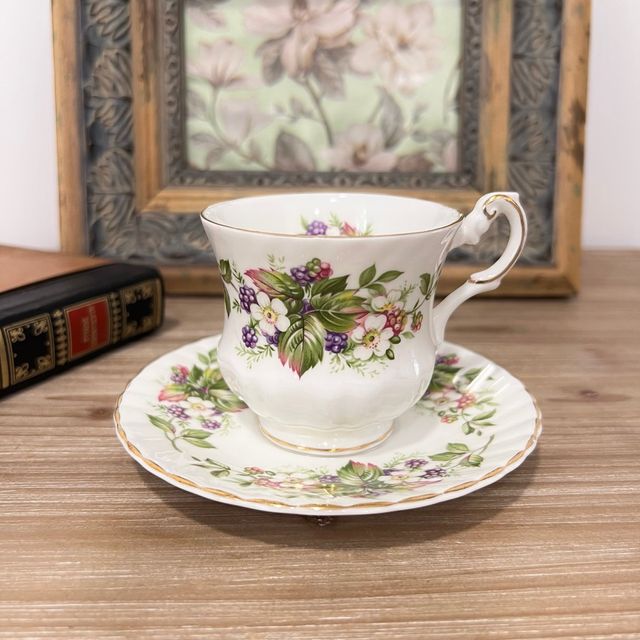 Taça e prato de porcelana inglesa Rosina