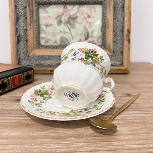 Taça e prato de porcelana inglesa Rosina